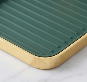 Reposacucharas de silicona verde con mango de metal dorado y bandeja con ranura para goteo, perfecto para utensilios de cocina y uso doméstico. - Product Image 2