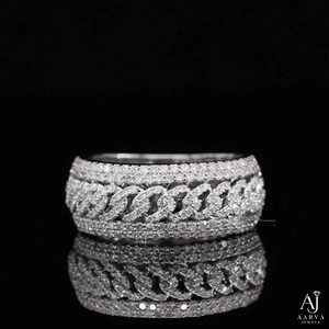 Anillo de boda unisex de moissanita chapado en oro de 14K, estilo Hip Hop, totalmente engastado, con incrustaciones redondas brillantes y engaste micro de canal. - Product Image 5