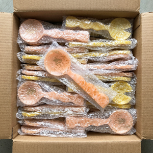 Ensemble de couverts en résine pour salade, faits à la main, vente en gros, personnalisables OEM ODM, cuillère et fourchette à manche ondulé jaune pêche, ustensiles de cuisine DECORYUG - Product Image 4
