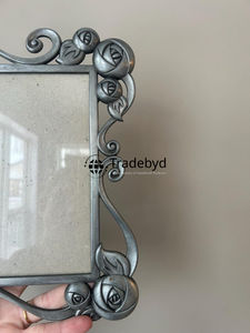 Marco de Fotos Metálico Premium Hecho a Mano para Decoración de Mesa por Tradebyd - Product Image 3