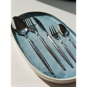 Juego de cubiertos minimalistas de metal con mangos martillados, acabado de alto brillo, apto para lavavajillas, para bodas y uso doméstico. - Product Image 5