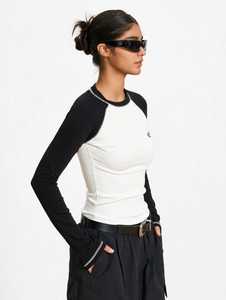 T-shirt d'été décontracté pour femme, noir et blanc uni, à manches raglan courtes, en coton respirant, coupe ample, col rond, avec logo - Product Image 3