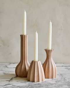 Juego de Portavelas Cónicos de Madera, Candelabros de Madera Tallada con Diseño Acanalado para Decoración del Hogar - Product Image 1