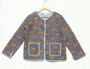 Nueva llegada chaqueta acolchada reversible forrada de retazos moderna India hecha a mano para mujer Chaqueta larga transpirable llena de algodón - Product Image 3