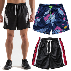 Shorts de sport 100 % polyester pour hommes, shorts de football, shorts de course personnalisés par sublimation pour hommes, shorts de gym pour hommes - Product Image 1