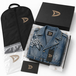 Gabardina de mezclilla con estampado de grafiti y efecto desgastado para hombre, azul medio, larga, con cinturón, estilo Duster, ropa de calle, prenda exterior - Product Image 5