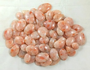 พลอยซันสโตนสีส้มธรรมชาติทรงหลังเบี้ยขัดเงา ขนาด 25-40 มม. ขายส่งจำนวนมาก ของขวัญเครื่องประดับสำหรับเธอ - Product Image 3