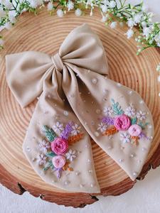 Lazo de Satén Amarillo con Bordado Floral, Hecho a Mano, para Decoración de Prendas y Envoltura de Regalos - Product Image 3