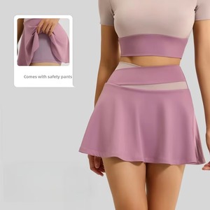 Shorts plissés taille haute 2-en-1 pour femme, idéal pour le sport, la course, le tennis, le padel, le golf et le pickleball, avec poches, longueur genou, couleur unie - Product Image 5
