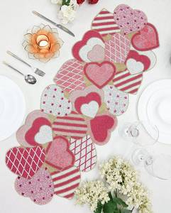 Camino de Mesa de Tela Hecho a Mano con Diseño de Corazones y Cuentas, en Rojo, Rosa y Blanco, Bonito y Decorativo - Product Image 2