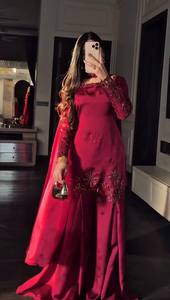 Traje de Diseñador para Mujer, Marca Fendy, en Seda con Bordado de Lentejuelas, Top y Pantalón Palazzo Largo hasta el Suelo con Dupatta, para Fiestas y Diwali - Product Image 1