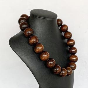 Collier artisanal personnalisé en perles de résine pour femme, bijou tendance et élégant sur le thème de l'amour, style terreux - Product Image 5