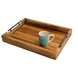 Plateau en bois élégant avec finition à grain naturel pour servir des boissons, des petits-déjeuners, des collations, des desserts et des arrangements de table. - Product Image 4