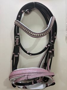 Brida de Cuero Inglesa de Excelente Calidad y Elegante Diseño para Exhibición y Uso en Concursos, Disponible a Precio de Exportación - Product Image 4