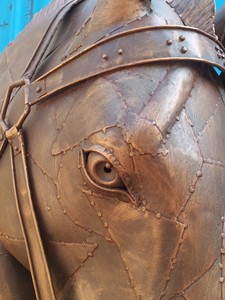 Sculpture de tête de cheval en métal - Product Image 3
