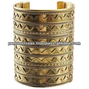 Brazalete de latón con diseño moderno de forma irregular dorada, brazaletes de resina para mujer, pulseras de resina para niñas - Product Image 2
