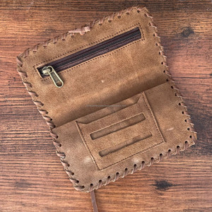Produits les plus vendus Pochette à tabac en cuir de vachette roulant 100% Étui à cigarettes en cuir véritable fabriqué à la main Hair On Hide Tobacco Wallet - Product Image 4