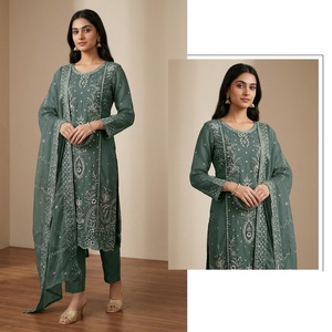 Un mélange parfait de tradition et de mode dans cet ensemble de costume pour femme époustouflant. Achetez directement auprès du fournisseur. - Product Image 1