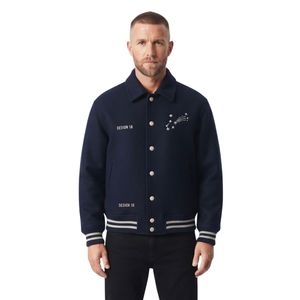 Veste de baseball universitaire personnalisée en laine bordeaux avec appliques, style streetwear pour homme, 100 % laine chenille, motifs graphiques - Product Image 4