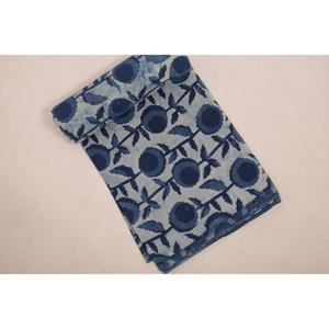Tela de Algodón Índigo Natural con Estampado Tradicional Hecho a Mano para Vestidos, Manualidades y Proyectos de Costura - Product Image 4