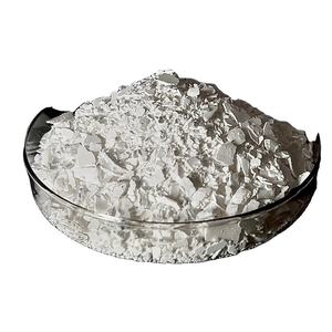 Gama de Productos Minerales de Calidad con Escamas de Cloruro de Calcio 77%-80% Diseñadas para Aplicaciones Industriales y Listas para Manipulación - Product Image 1