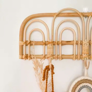 Porte-vêtements mural en rotin naturel à motif floral, écologique et durable pour le salon et la chambre à coucher - Product Image 5