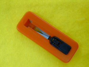 Coupe-fil DK-871 4 pouces |   Ciseaux à broder avec manche en plastique orange, lame en acier inoxydable, ciseaux de tailleur - Product Image 4