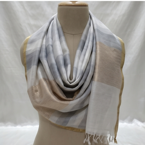 Étole en soie rayée Banarasi (Dupatta) pour femmes, châle-limousine léger et luxueux, respirant, idéal pour l'automne et le printemps - Product Image 1