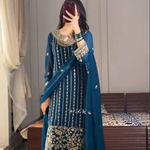 Conjunto de Top y Pantalón de Trabajo Moderno para Mujer, Marca Ramdev Trading, Color Negro, Terciopelo Viscosa con Bordado y Lentejuelas, Secado Rápido, con Dupatta - Product Image 1