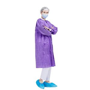 Blouse médicale Smooth Fit pour les professionnels des hôpitaux et des cliniques, dotée d'un tissu doux, respirant, durable et confortable. - Product Image 2