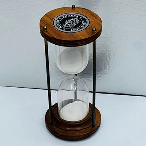 Reloj de Arena de Madera Hecho a Mano de 7.5'' con Arena Rosa |   Decoración Rústica con Diseño de Cruz de Ángel para Mesa de Navidad o Cumpleaños, Uttarakand - Product Image 1