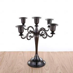 Elegante centro de mesa de candelabros de metal plateado para mesa de comedor con velas perfecto para el ambiente de cena nocturna - Product Image 3