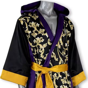 Robe de chambre unisexe en satin noir et or à imprimé floral avec bordure violette et ceinture jaune, peignoir tendance - Product Image 3