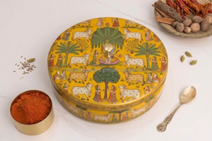 Boîte à épices Masala Dani peinte à la main, héritage indien – Boîte à épices Pichwai vibrante avec motifs de vaches pour les chefs à domicile - Product Image 3