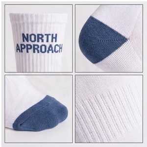 Chaussettes de sport respirantes bleues à motif géométrique pour adultes – Collection Printemps - Product Image 4