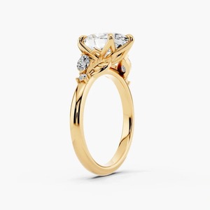 Anillo de compromiso de oro macizo de 14K con diamante de corte ovalado cultivado en laboratorio, inspirado en la naturaleza, con piedra lateral de hoja floral, moderno, para mujer, de 6 puntas, fino. - Product Image 2