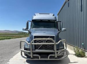 ENVÍO INMEDIATO: Volvo VNL860 D13 USADO del 2020, 500HP - Product Image 2