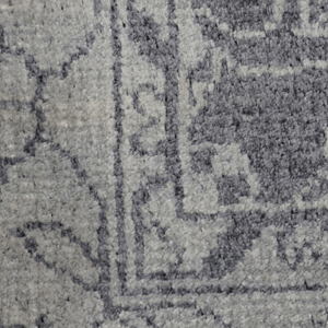 Alfombra de Lana Gruesa Tejida a Mano, Ecológica, Antideslizante, con Rayas Horizontales en Tono Gris Marfil, con Borde Decorativo para un Estilo Moderno - Product Image 3