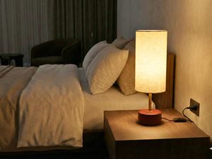 Lampe de table LED décorative pour chevet avec base en bois de manguier et abat-jour en lin, lampe de table moderne pour chambre à coucher et bureau - Product Image 4