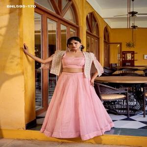 Conjunto de Lehenga-Blusa con Koti de Diseño Elegante para Fiestas, con Lentejuelas y Bordados, Proveedor de India - Product Image 1