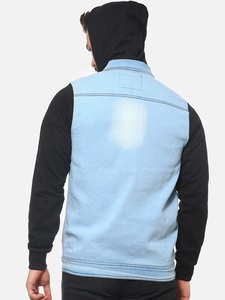 เสื้อแจ็คเก็ตยีนส์สีฟ้าอ่อนสำหรับผู้ชาย มีกระเป๋าด้านหน้า ปกเสื้อพับได้ สวมใส่สบายทรงเข้ารูป เหมาะสำหรับฤดูใบไม้ร่วง ความยาวปกติ - Product Image 4