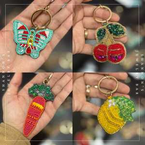 SHANNON'S JEWELRY BAR Porte-clés mousqueton en feutre écologique tissé, brodé à la main, avec motif de botte de cowboy perlée et motif de fruits, pour sac - Product Image 2