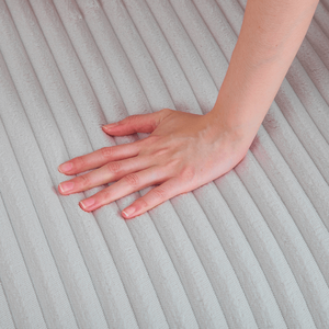 Fauteuil individuel rembourré en velours côtelé avec coussin décoratif, chaise longue douce pour un salon confortable, confort moelleux - Product Image 6