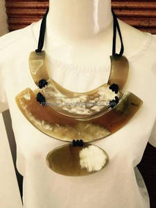 Collar Personalizado Hecho a Mano, Moderno y Personalizable para Mujeres y Niñas, para Eventos, Fiestas, Bodas, con Cuerno de Búfalo - Product Image 5