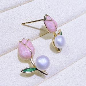 Boucles d'oreilles en forme de tulipe en perles d'eau douce de Zhuji, élégantes et douces, design inspiré d'INS - Product Image 4