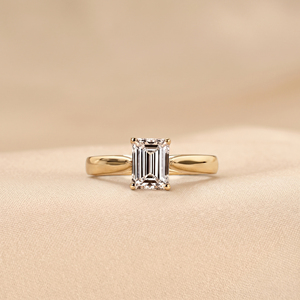 Bague solitaire en diamant de laboratoire taille émeraude |   Bague de fiançailles en or 14 carats, bijoux de mariage classiques |   Bague élégante en diamant pour femmes - Product Image 1