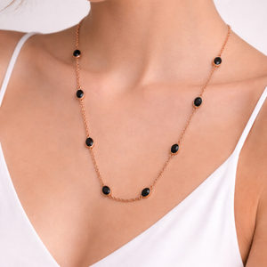 Collier élégant en or rose 18 carats avec pendentif ovale Midnight et pierres noires profondes, chaîne à maillons délicate et minimaliste, bijoux pour femmes - Product Image 1