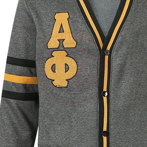 Cardigan universitaire unisexe gris Alpha Phi Fraternity avec bordure jaune, lettres grecques APA brodées, col en V, manches longues, pull pour homme - Product Image 6