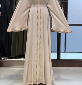 Abaya Modeste de Dubaï à Manches Longues Perlée et Pailletée, Traditionnelle, Faite à la Main, pour Mariage, en Polyester Respirant, Col en V – Grande Vente - Product Image 6