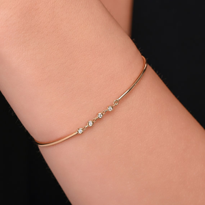 Brazalete minimalista con bisel de oro de 14 quilates y diamantes de laboratorio, joyería delicada para uso diario, brazalete de cadena con eslabones para apilar. - Product Image 1
